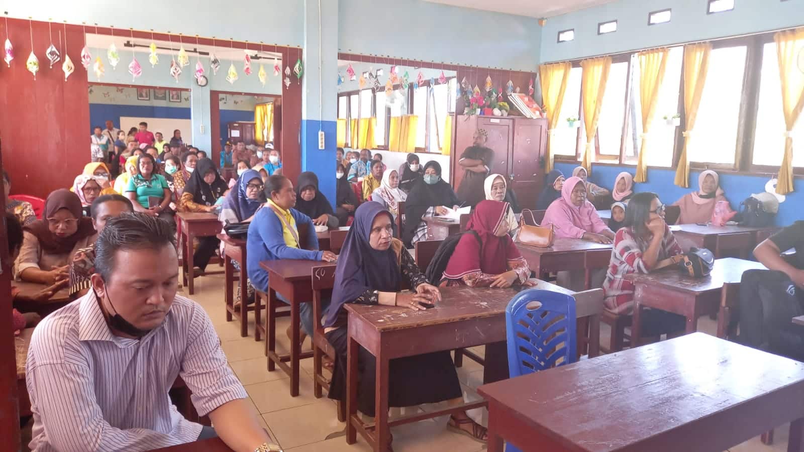 Mogok guru Fakfak