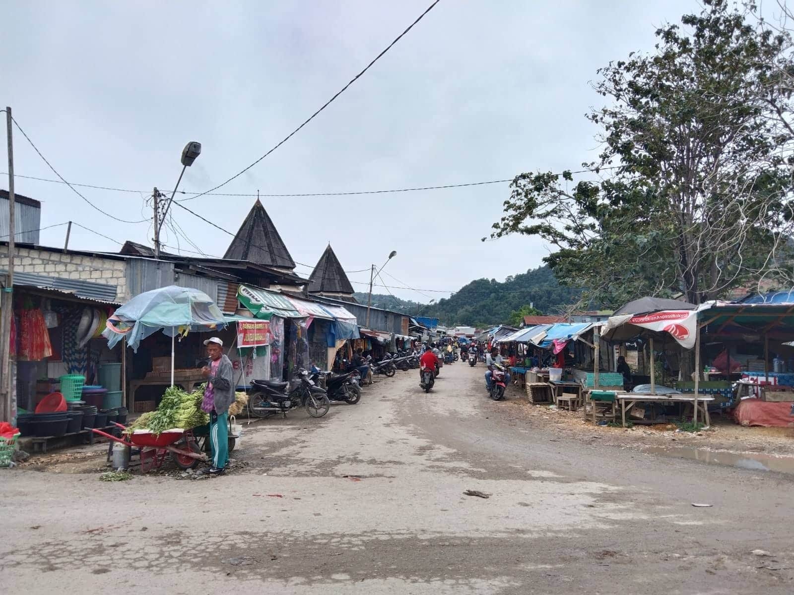 Pendukung Gubernur Papua Demo, Pasar Youtefa Sepi Pembeli