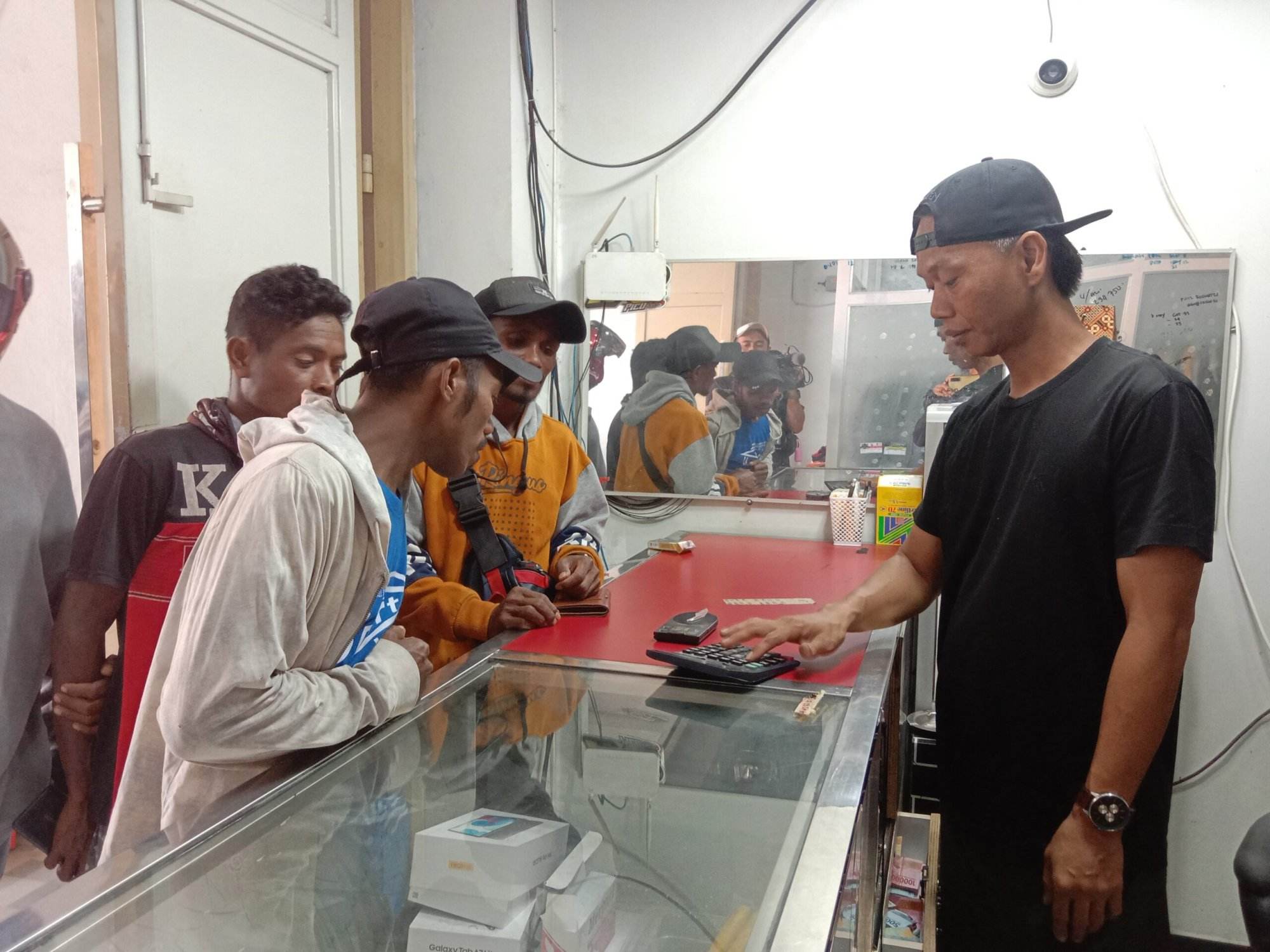 Tailing, PT Freeport Indonesia, Pendulang, Toko Emas, Toko Serbuk