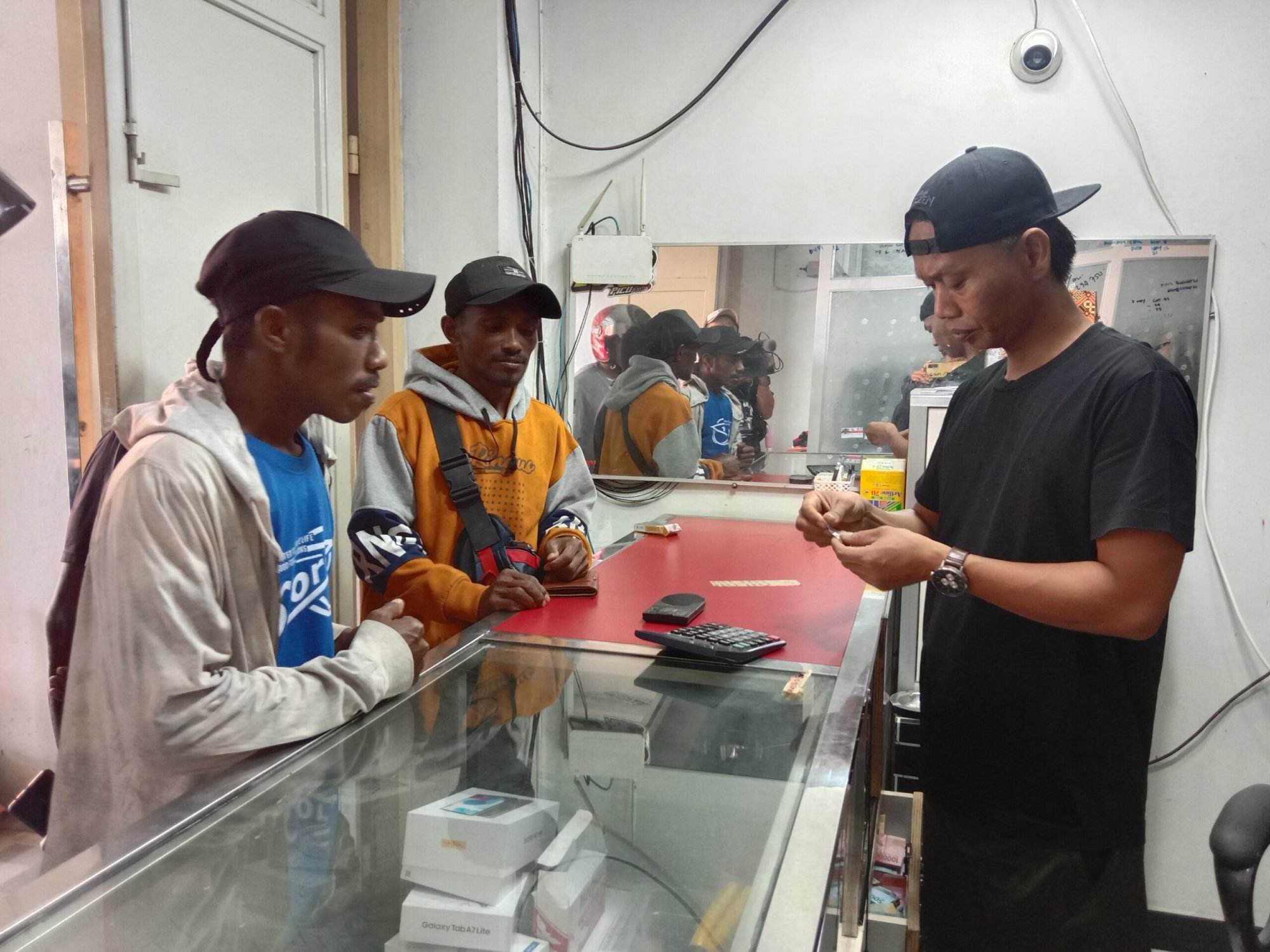 Tailing, PT Freeport Indonesia, Pendulang, Toko Emas, Toko Serbuk