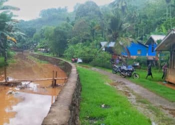 Kondisi air tergenang di sepanjang Kali Moses, Kampung Konya, Kelurahan Kota Baru, Distrik Abepura, Kota Jayapura, Papua, Sabtu (20/1/2024). - Jubi/CR - 10