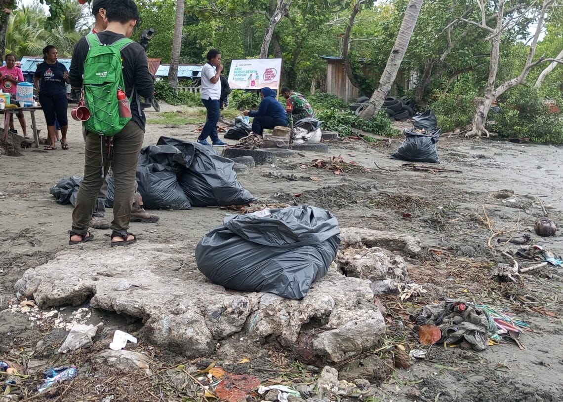 aksi gerebek sampah