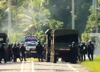 Aparat keamanan bersiap memasuki suku Saint Louis pada 9 April 2024- Jubi/rnz.com