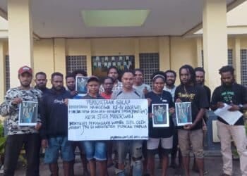 Aksi Korwil PIDTIM IV Manokwari di depan Asrama Mimika Amban Minggu (7/4/2024)-Jubi