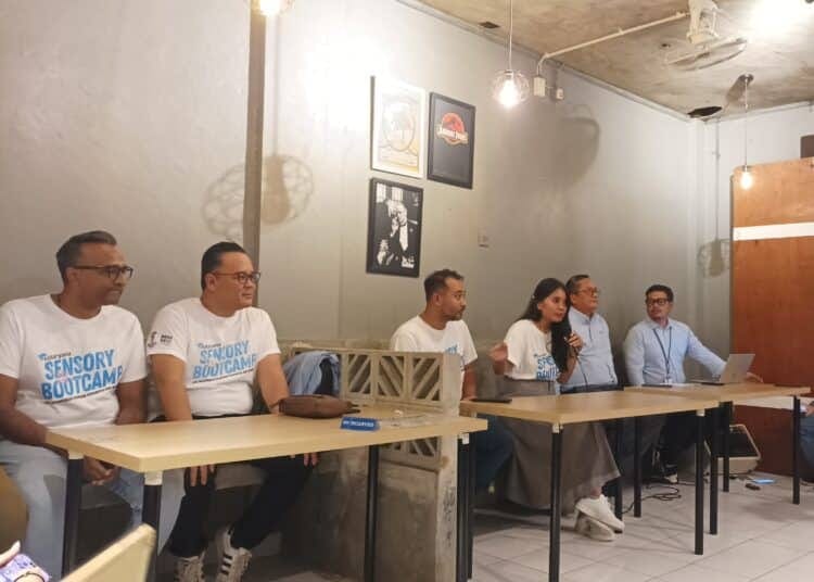 Specialty Coffe Association Indonesia (SCAI) Representative Yani Elok pada saat bincang-bincang Media yang digelar oleh Kantor Perwakilan Bank Indonesia Papua di salah satu cafe di Kota Jayapura, Provinsi Papua, Kamis (20/6/2024). -Jubi/Fitri Ramadhani.
