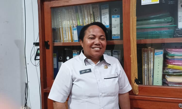 Kepala Bidang Perlengkapan Anak Dinas Pemberdayaan Perempuan, Perlindungan Anak, dan Keluarga Berencana Kota Jayapura, Jenny Suebu saat ditemui Jubi di Jayapura, Rabu (24/7/2024). - Jubi/Fitri Ramadhani