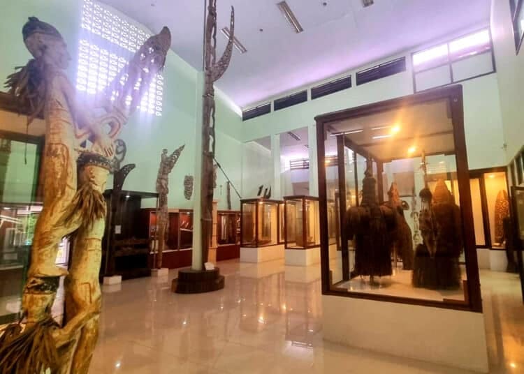 Koleksi benda budaya di Museum Loka Budaya Universitas Cenderawasih, Jayapura, Provinsi Papua. – Jubi/ Dok Museum Loka Budaya Uncen