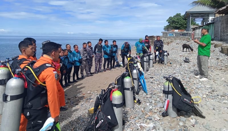 Sebanyak 600 kilogram sampah plastik berhasil diangkat komunitas penyelam tersebut, dalam rangkaian Hari Hiu Paus Internasional (International Whale Shark Day) di Botubarani, Gorontalo.