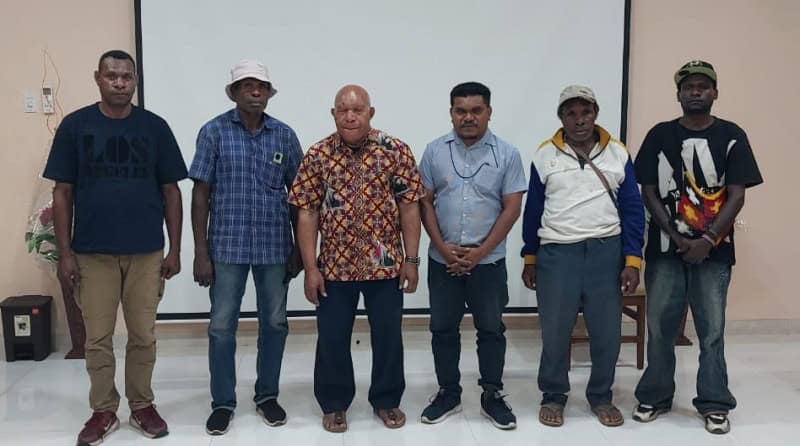 Marga Moiwend dan Gebze ini dengan tegas menolak aktivitas investasi berskala makro dan menengah di tanah adatnya. Kedua marga tersebut dengan terang-terangan menolak PSN, yang telah ditetapkan oleh Pemerintah Republik Indonesia, melalui Peraturan Presiden Nomor 40 Tahun 2023 tentang Percepatan Swasembada Gula Nasional dan Penyediaan Biotanol.