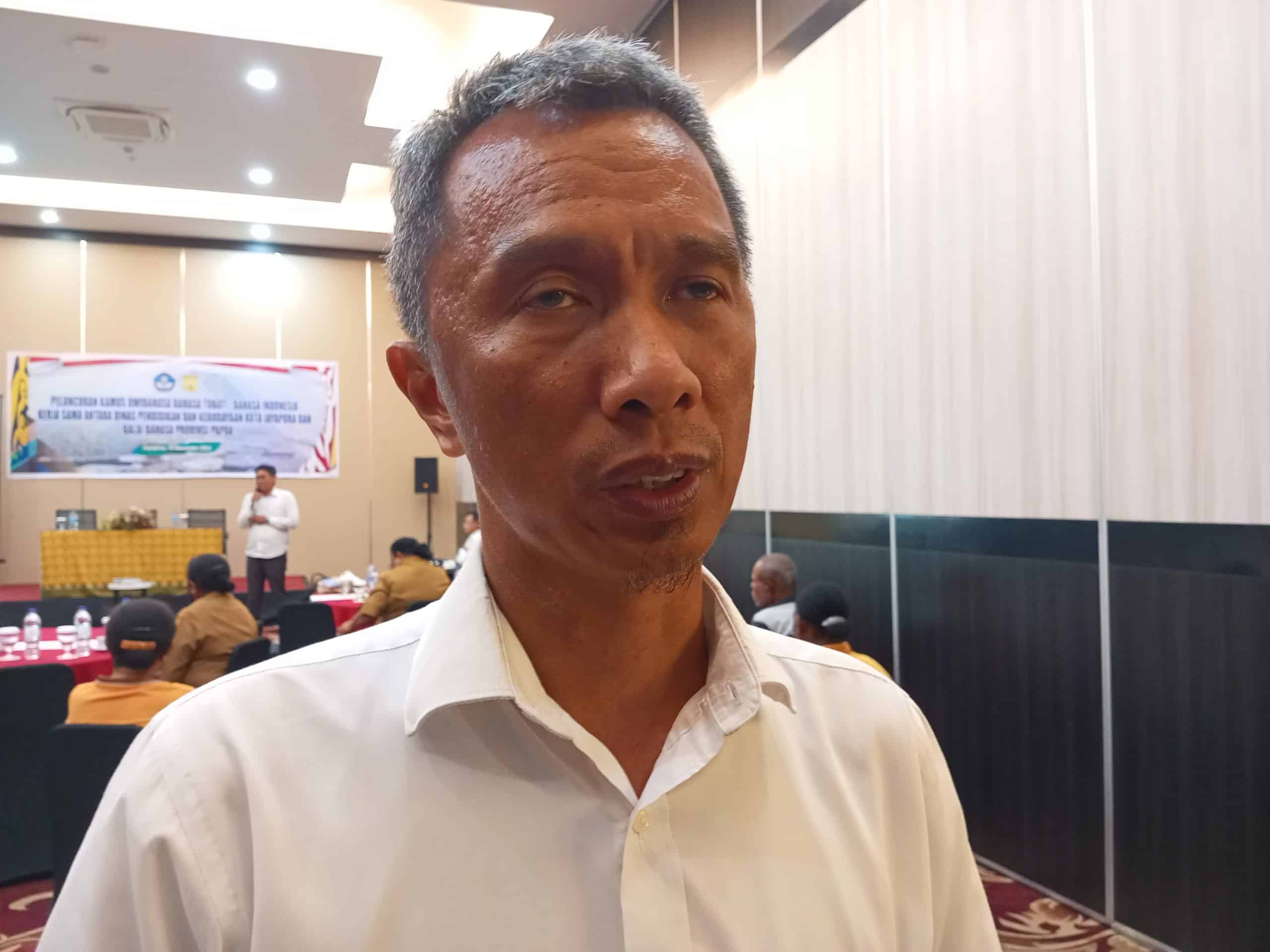 Kepala Bahasa Provinsi Papua, Sukardi Gau saat ditemui Jubi pada kegiatan Skema Penulisan Cerpen di Hotel Horison Kotaraja, Kota Jayapura, Papua pada Kamis (21/11/2024). -Hans Makabori