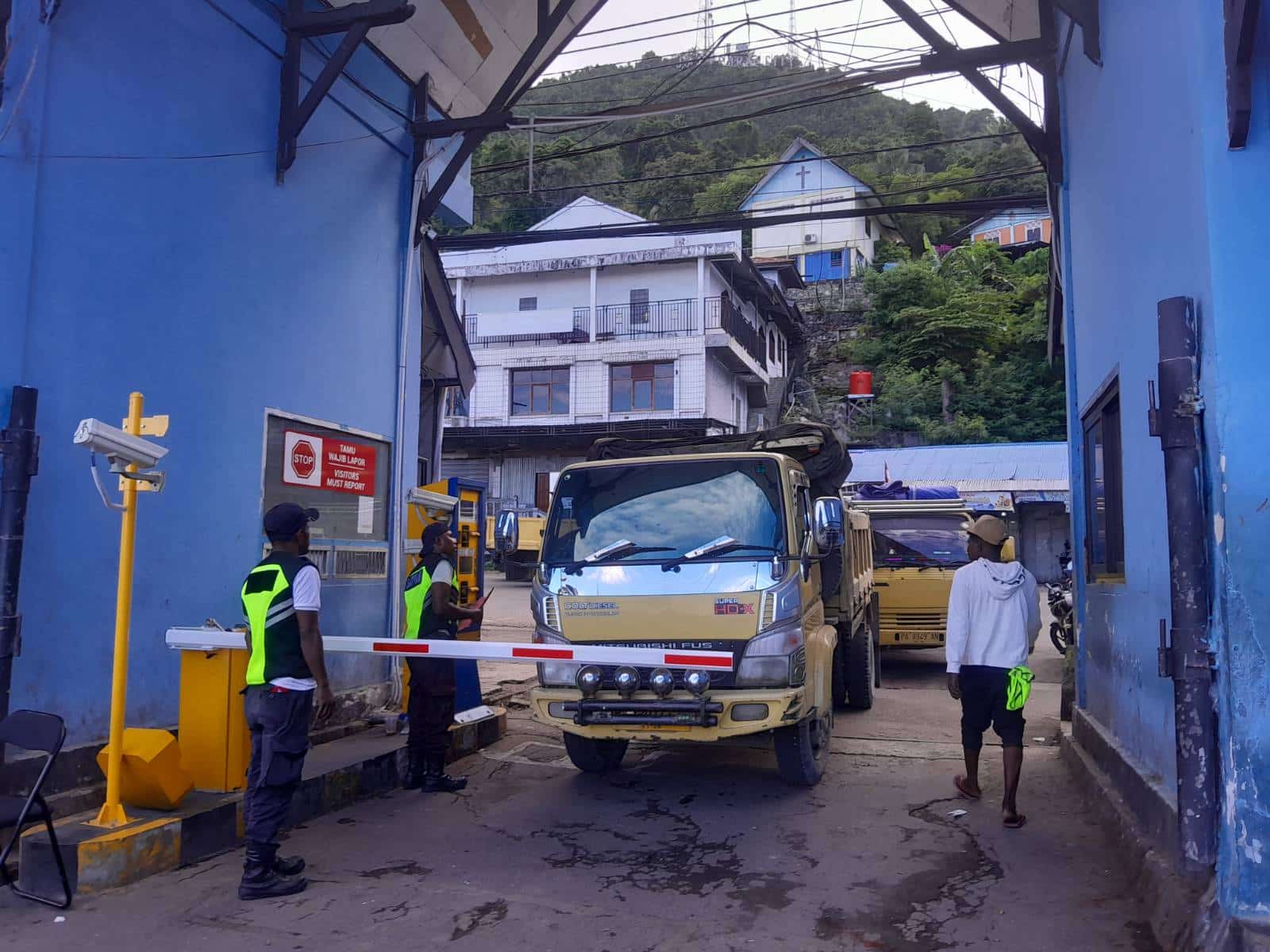 Pelabuhan Jayapura, Pas Masuk Pelabuhan