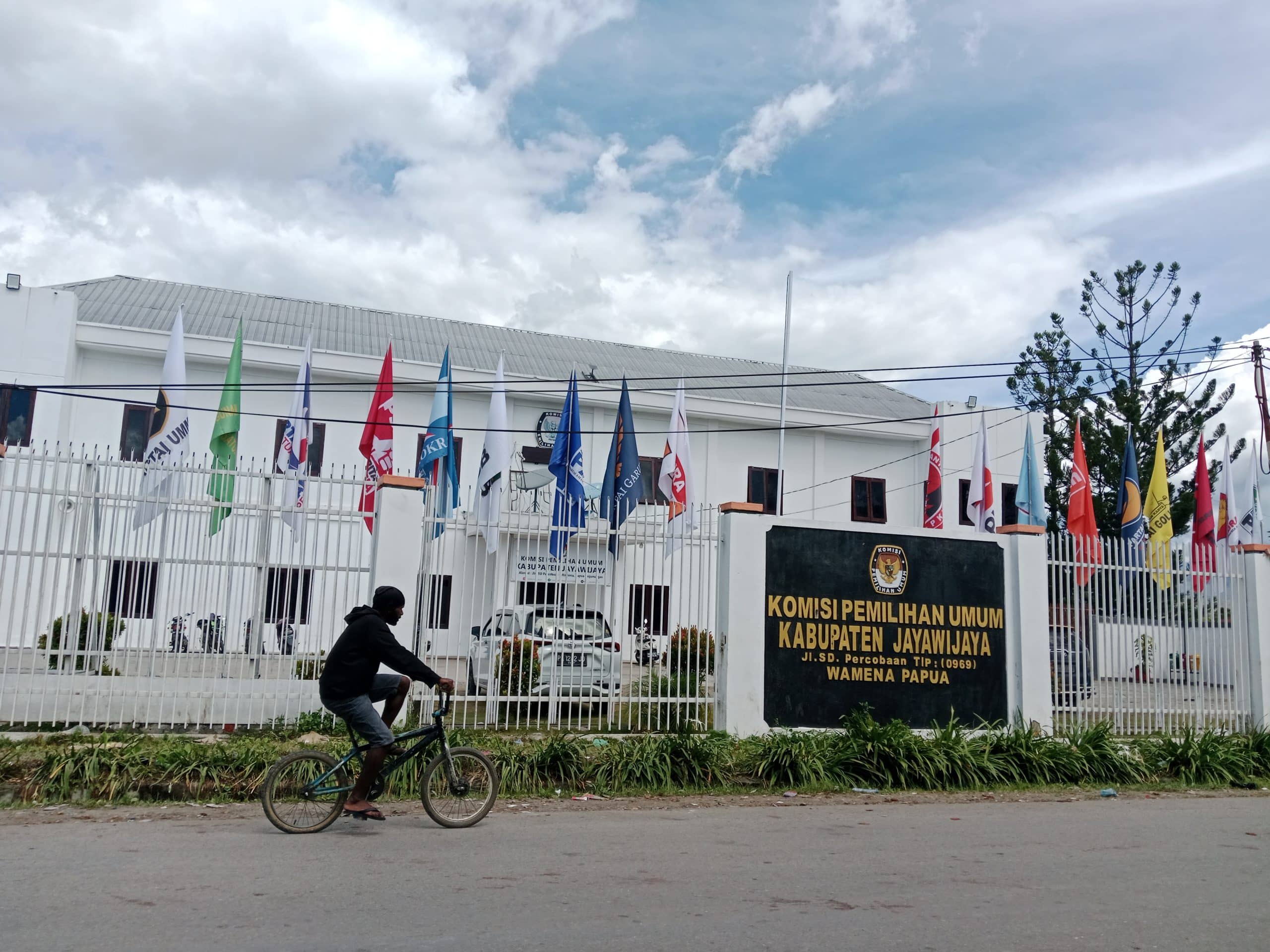 Kantor Komisi Pemilihan Umum atau KPU Jayawijaya, Papua Pegunungan. - Jubi/Theo Kelen