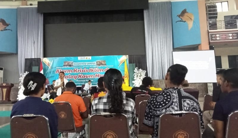 Suasana seminar nasional yang dilakukan IHI dan BEM Uncen, di Auditorium Uncen, Kota Jayapura, Papua, Senin (2/12/2024). -  Jubi/Aida Ulim.