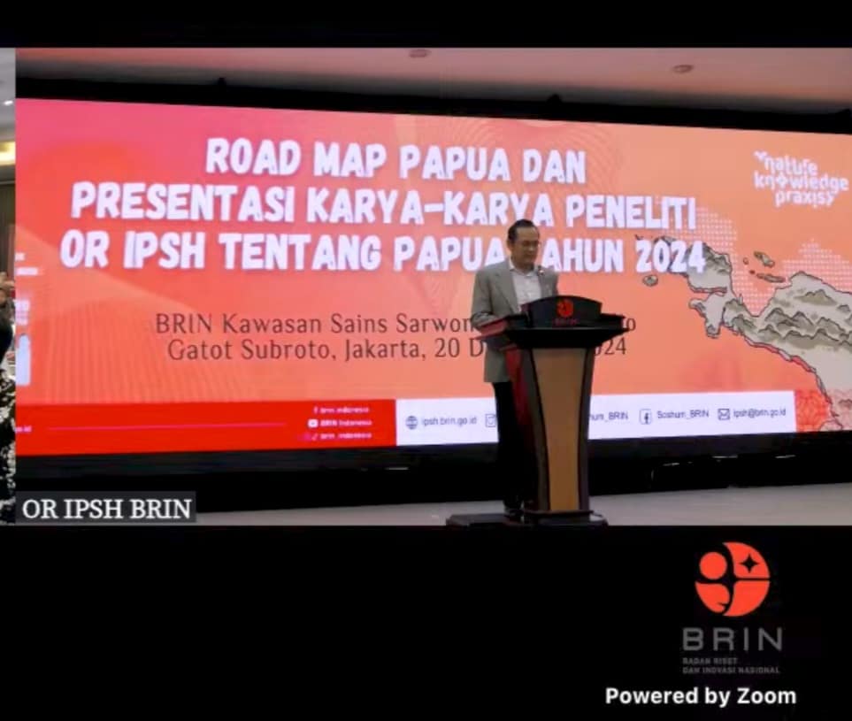 Kepala OR IPSH BRIN Prof. Dr. Ahmad Najib Burhani saat menyampaikan sambutan kegiatan, di ruang auditorium BRIN Jakarta pada Jumat (20/12/2024).- Jubi/Tangkapan layar Kanal Youtube.