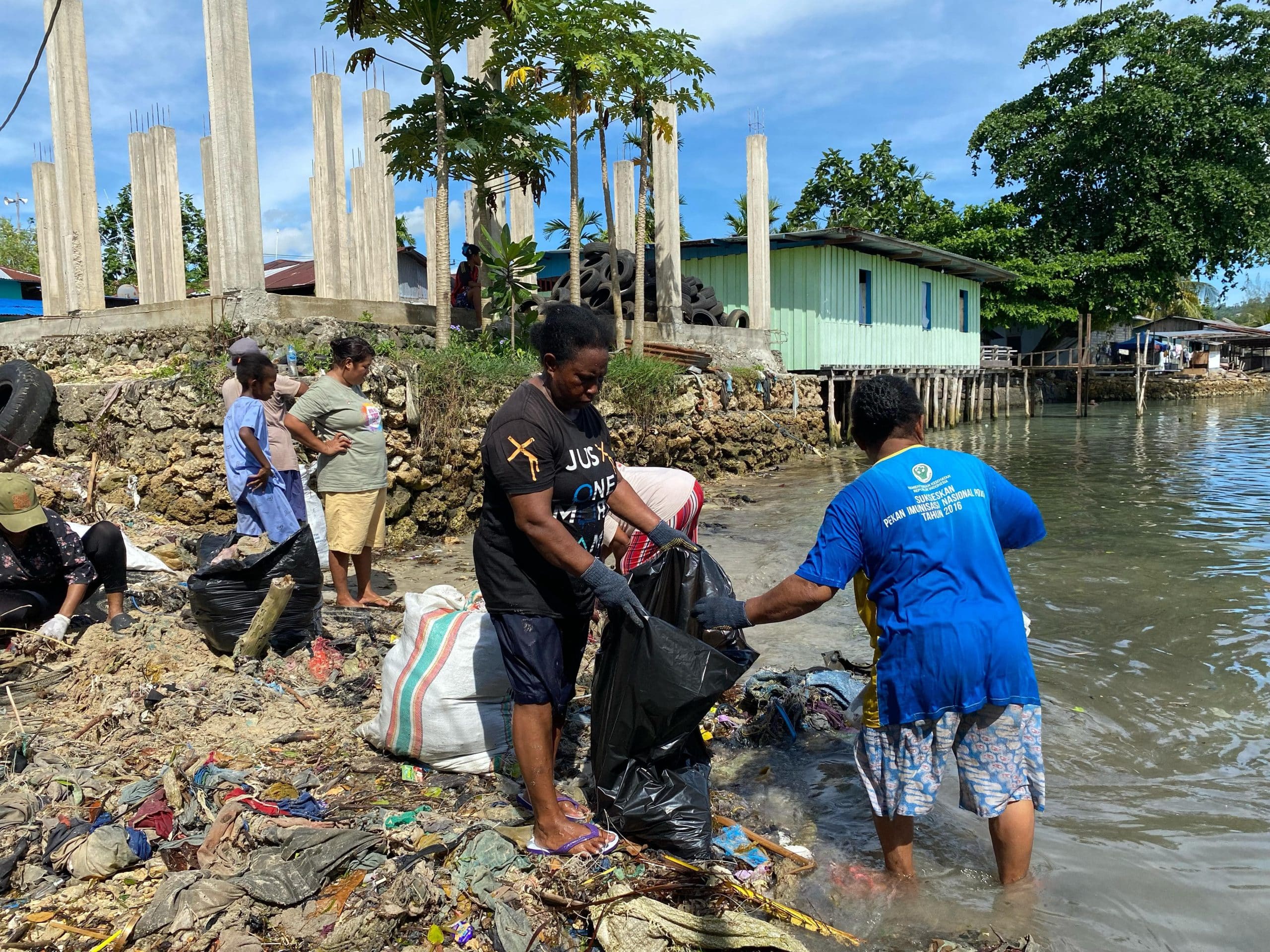 Warga Sowi IV Distrik Manokwari Selatan