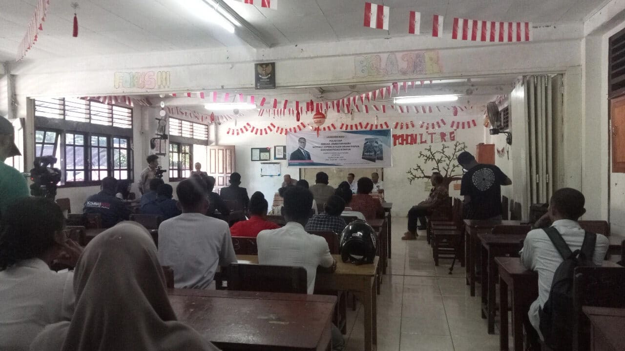 Alumni Stisipol Silas Papare luncurkan buku 'Polisi Orang Asli Papua'