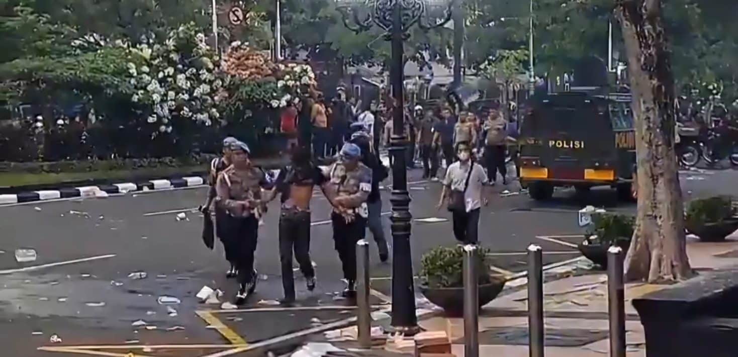 Amnesty International Indonesia mengecam keras tindakan represif aparat kepolisian
