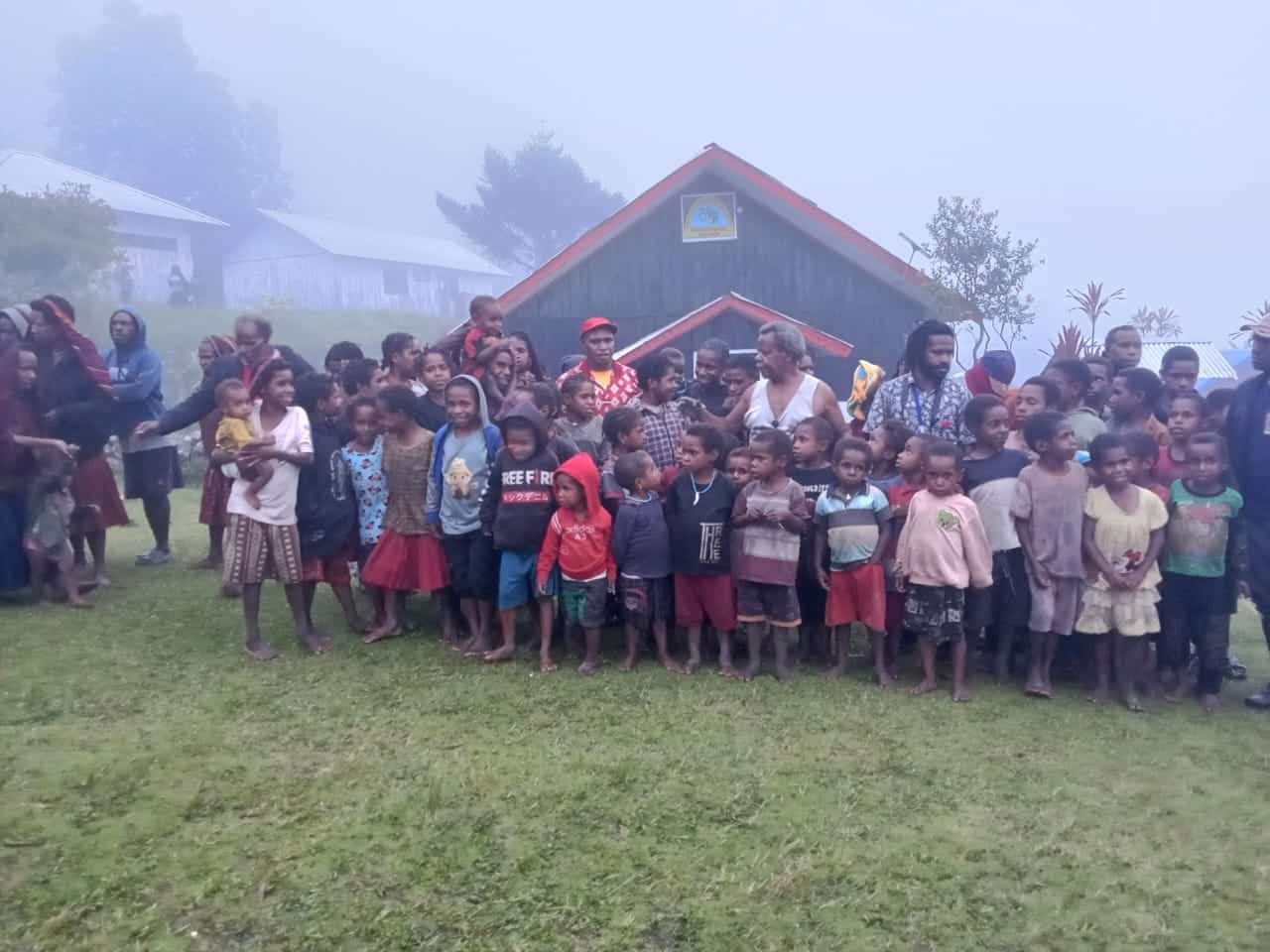 600 Warga Distrik Tangma Mengungsi ke Gereja Halihalo