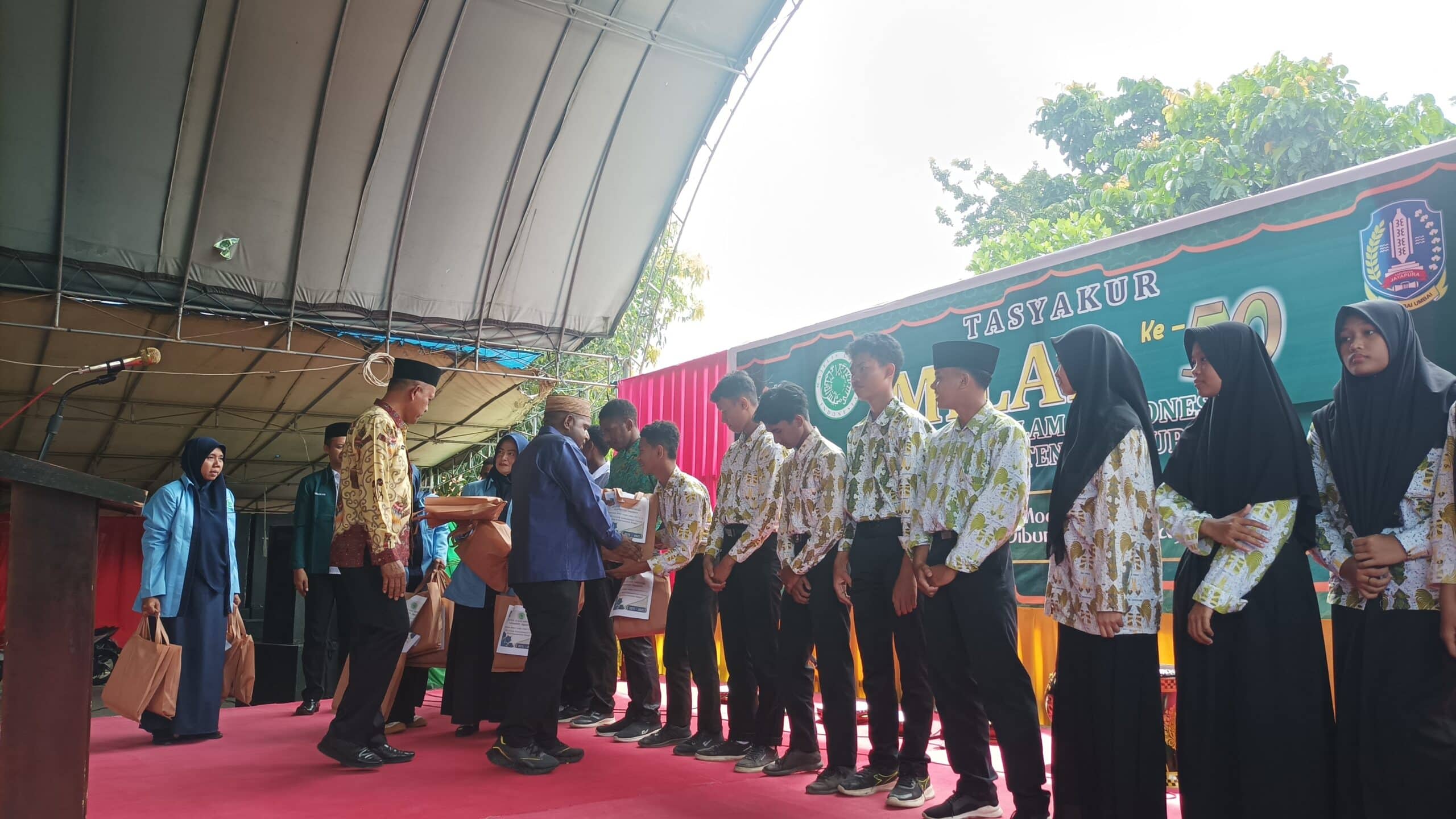 25 pelajar terima santunan dari MUI Kabupaten Jayapura pada Milad ke-50