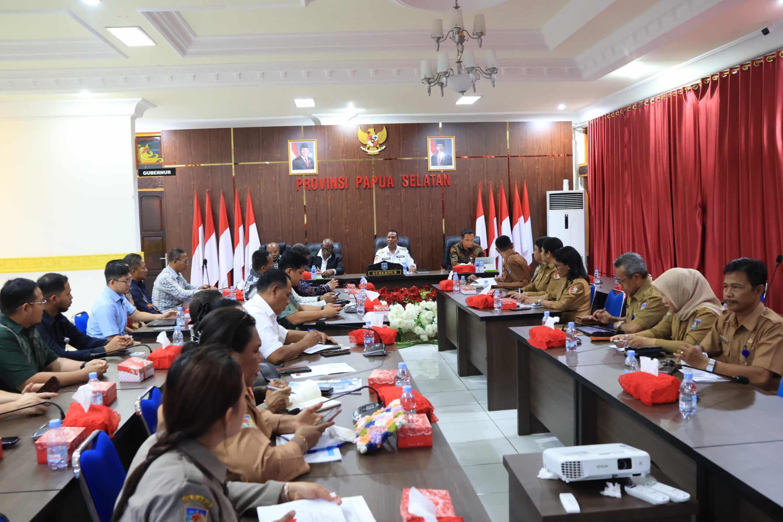 Pertemuan Gubernur Papua Selatan, Apolo Safanpo dengan jajaran PT Pertamina Patra Niaga Regional Papua-Maluku. - Jubi/Emanuel Riberu