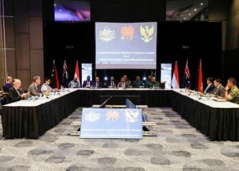 Menteri Pertahanan Trilateral
