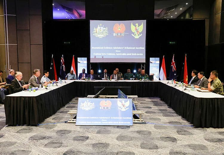 Menteri Pertahanan Trilateral