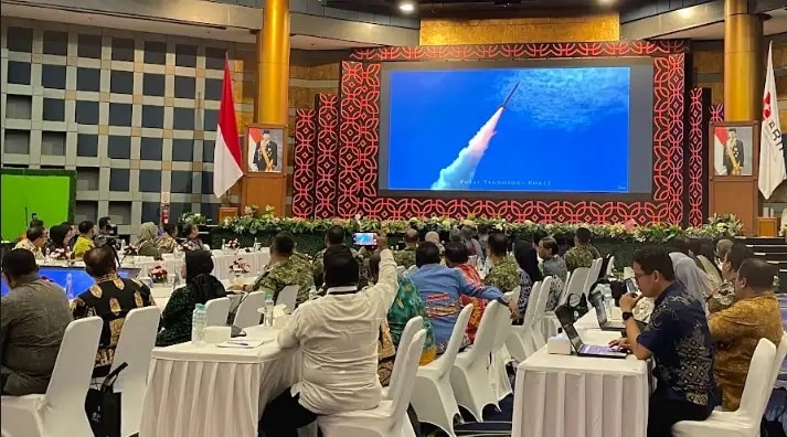 Plt. Deputi Bidang Kebijakan Pembangunan BRIN, Anugerah Widiyanto, menjelaskan, pembangunan Bandar Antariksa memiliki dasar hukum yang kuat- Rapat BRIN di Jakarta, 19 Desember 2025 - Dok. BRIN