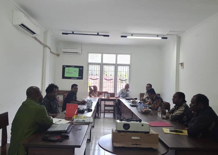 Suasana audiensi Redaksi Jubi dengan Ombudsman RI perwakilan Papua di Kantor Redaksi Jubi, Jalan SPG Teruna Waena, Kelurahan Yabansai, Distrik Heram, Kota Jayapura, Papua, Rabu (25/2/2026) - Jubi/Aida Ulim