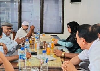 Representatives from The Papua Special Autonomy Development Acceleration Board Meets Owner of Free Nutritious Meal Program Kitchen in Amban – Jubi/Adlu Raharusun