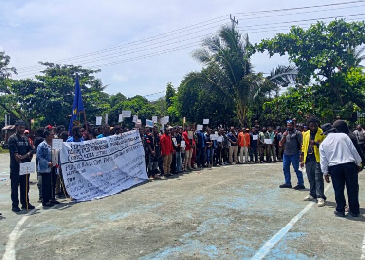 Students from Puncak and Puncak Jaya held a peaceful protest and delivered a public statement in Jayapura City regarding alleged acts of violence by security forces against civilians in Puncak Regency, Central Papua. The demonstration took place at the Mimika student dormitory in Waena, Jayapura, on Monday (April 20, 2026). — Aida/Ulim